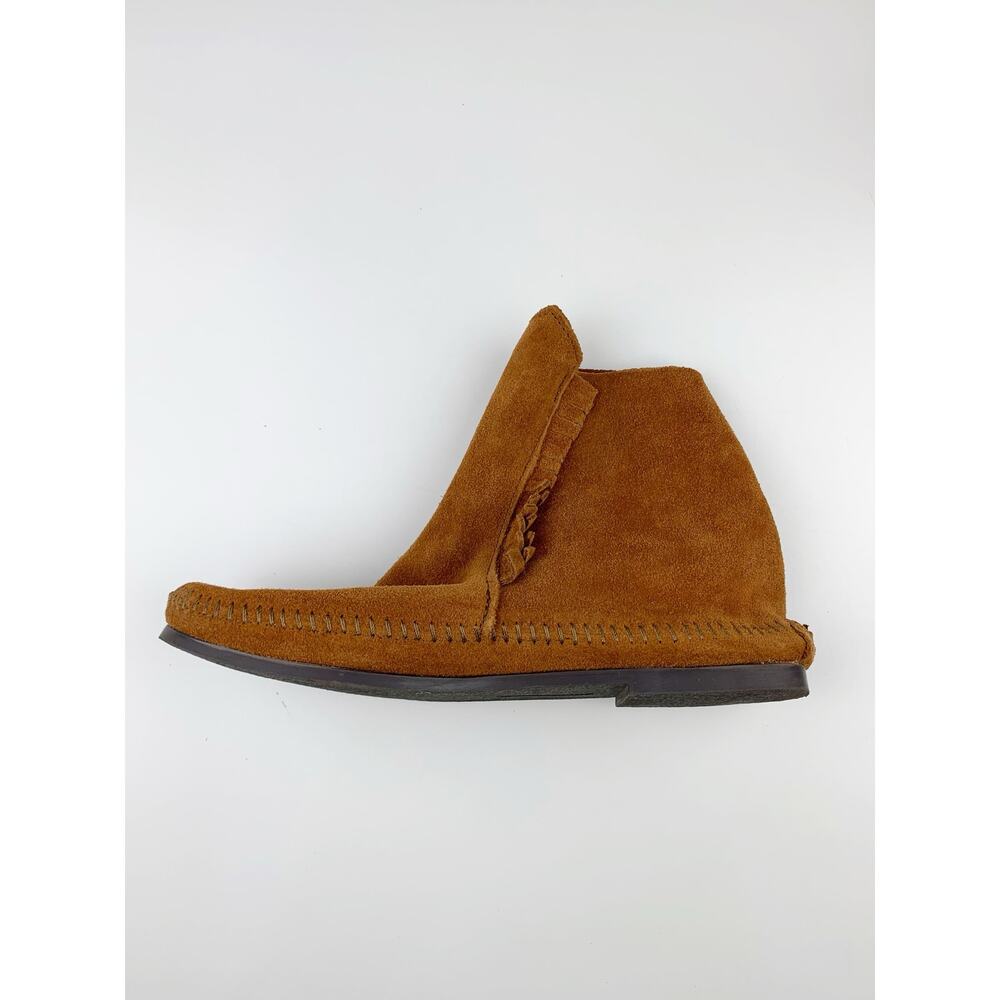 Minnetonka Moccasin Ankle Boots Tan Suede Ties Conchos Women's 9.5 Boho Casual - Picture 6 of 11